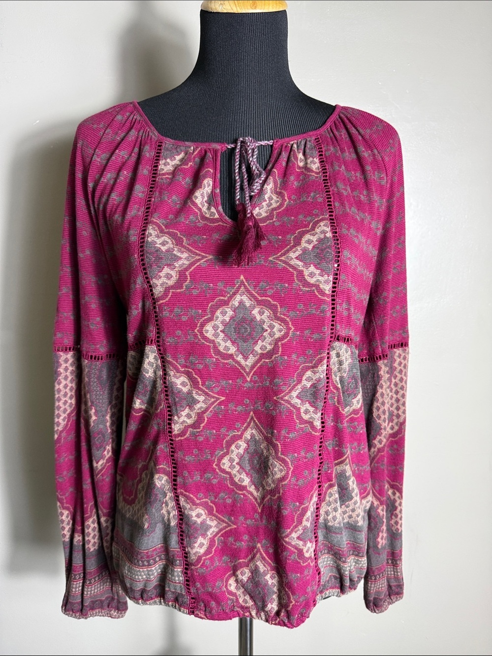 Lucky Brand Boho Smock Top Tasseled Keyhole Tie-Neck Maroon Geometric Tile Print